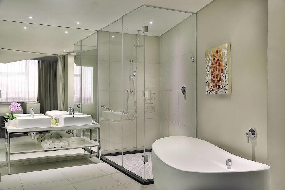 L'empire Crystal Towers *