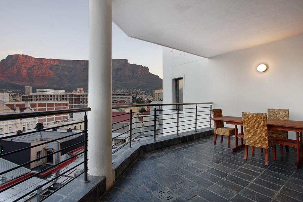 Flat Rock * Cape Town