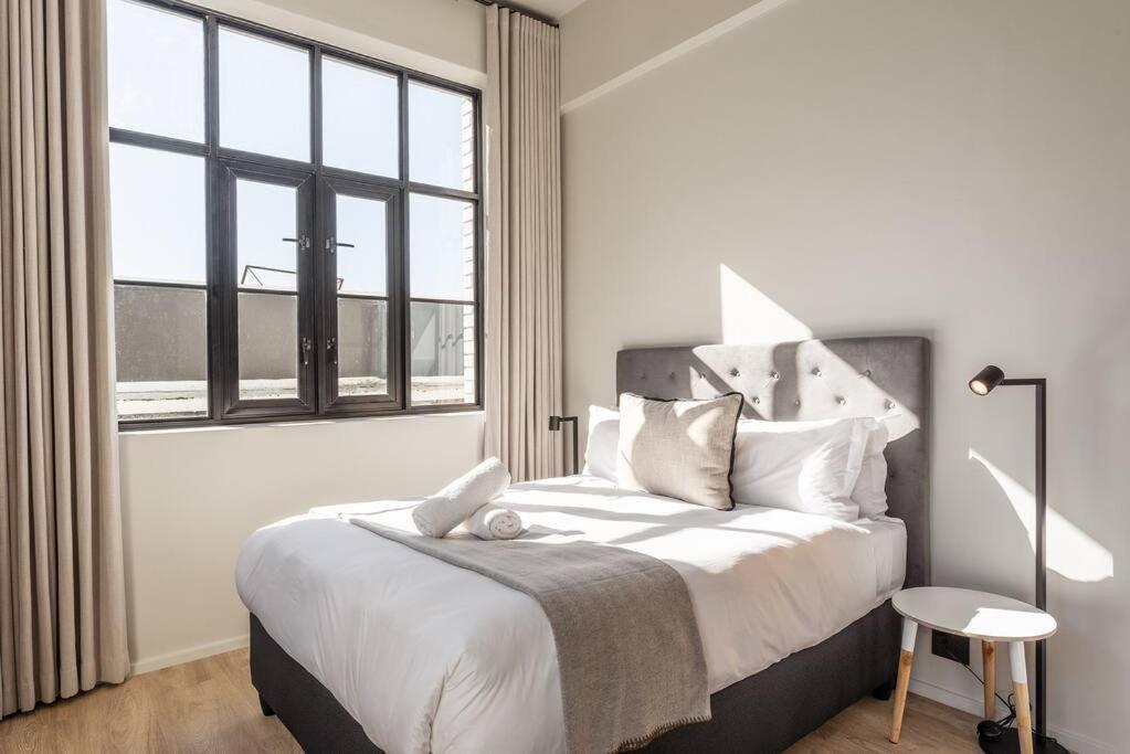Apartamento Sun Filled Contemporary In The East