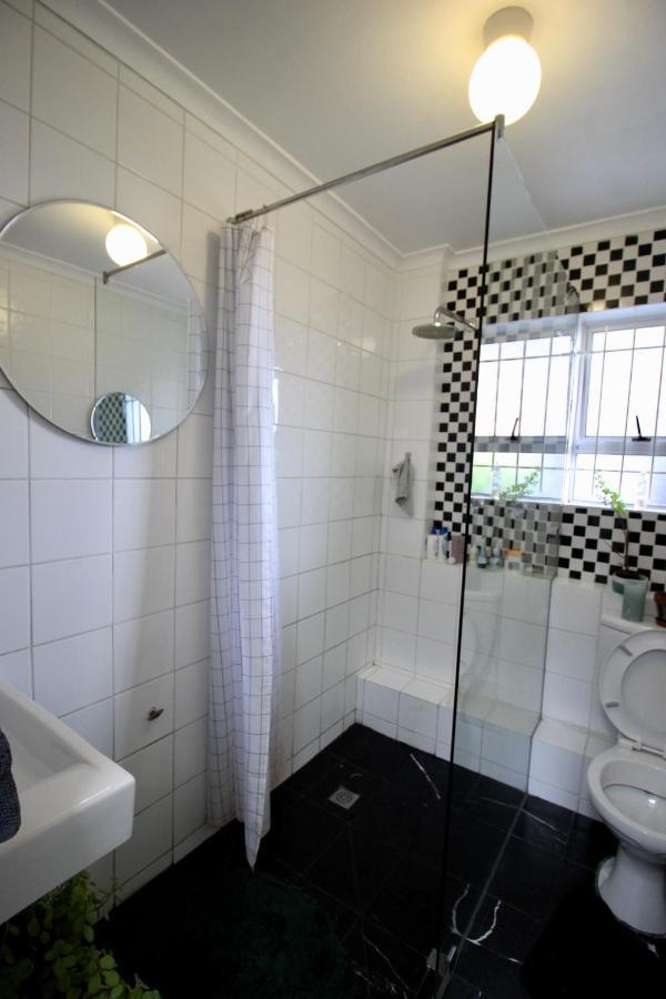 Tamboerskloof 2 Bed Apartment *