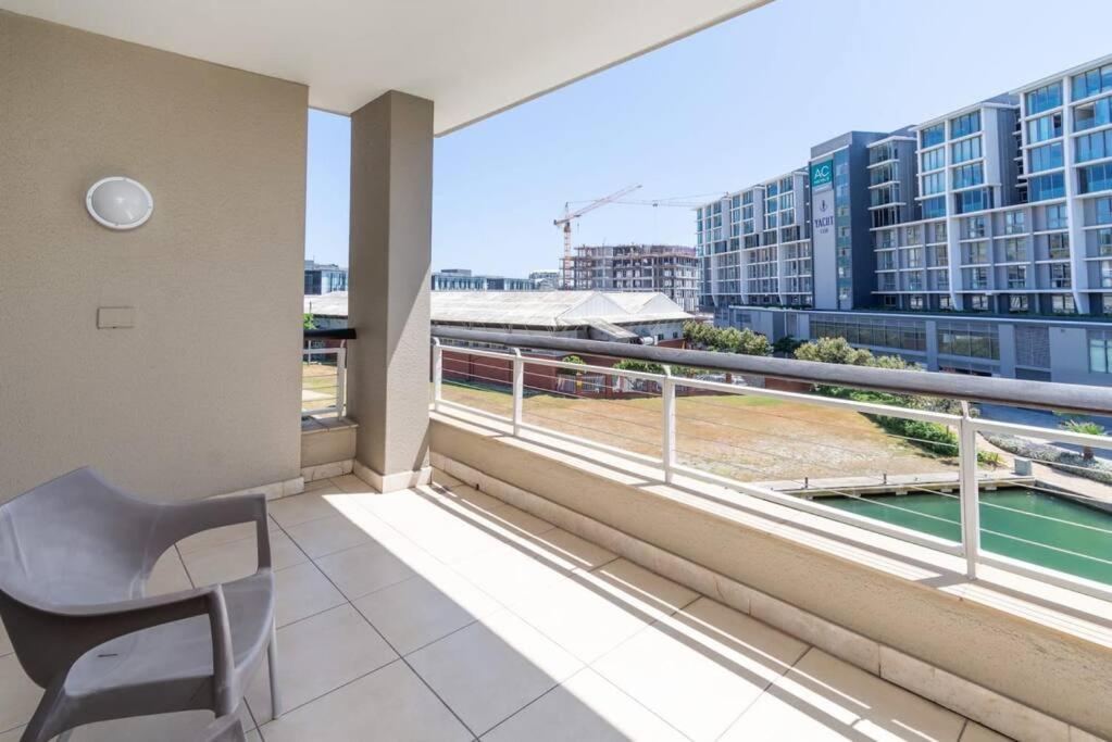 Stunning V&a Canal Views - No Loadshedding Apartment Cape Town