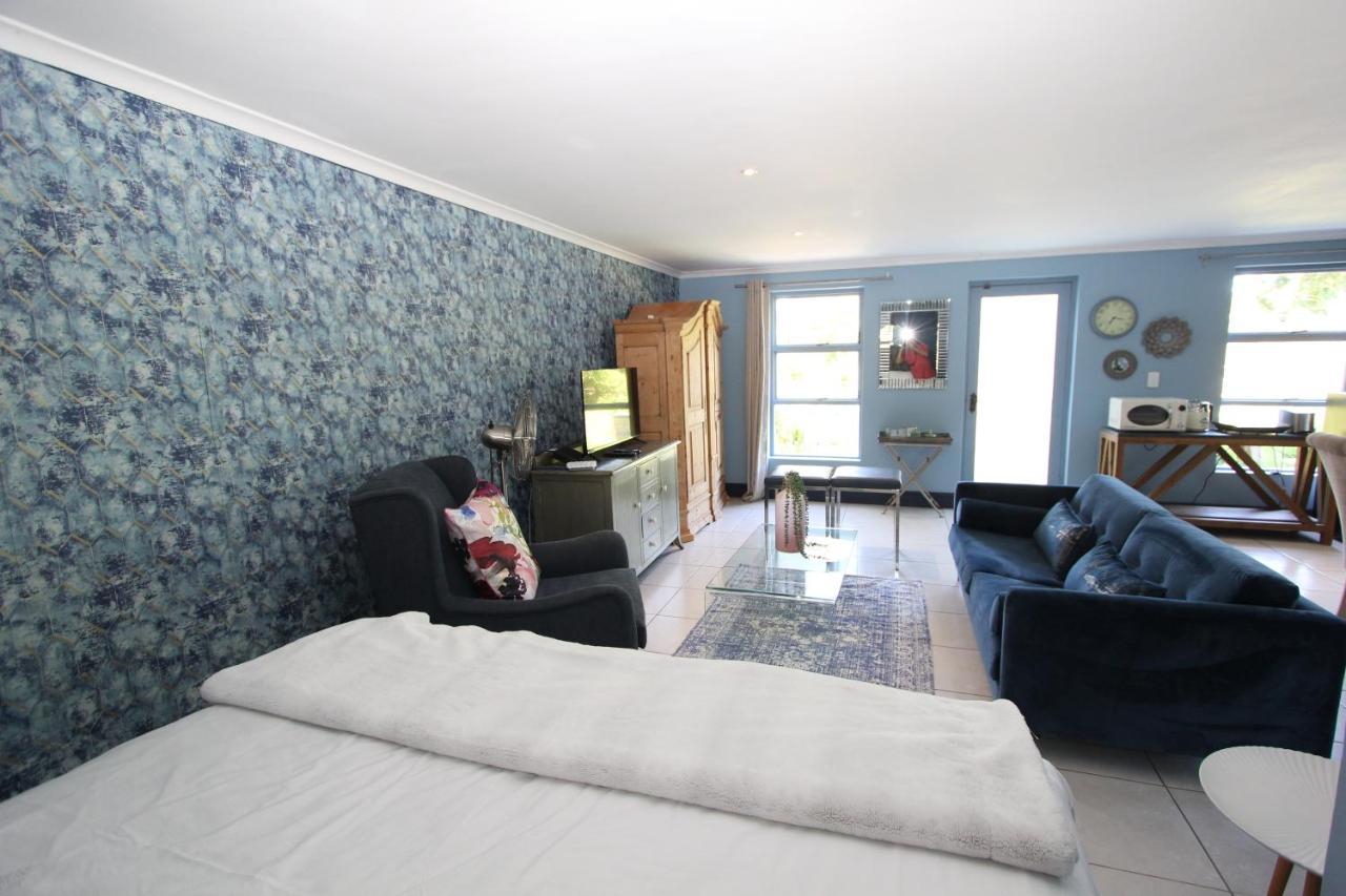 Alphen Drive Apartments Apartment *