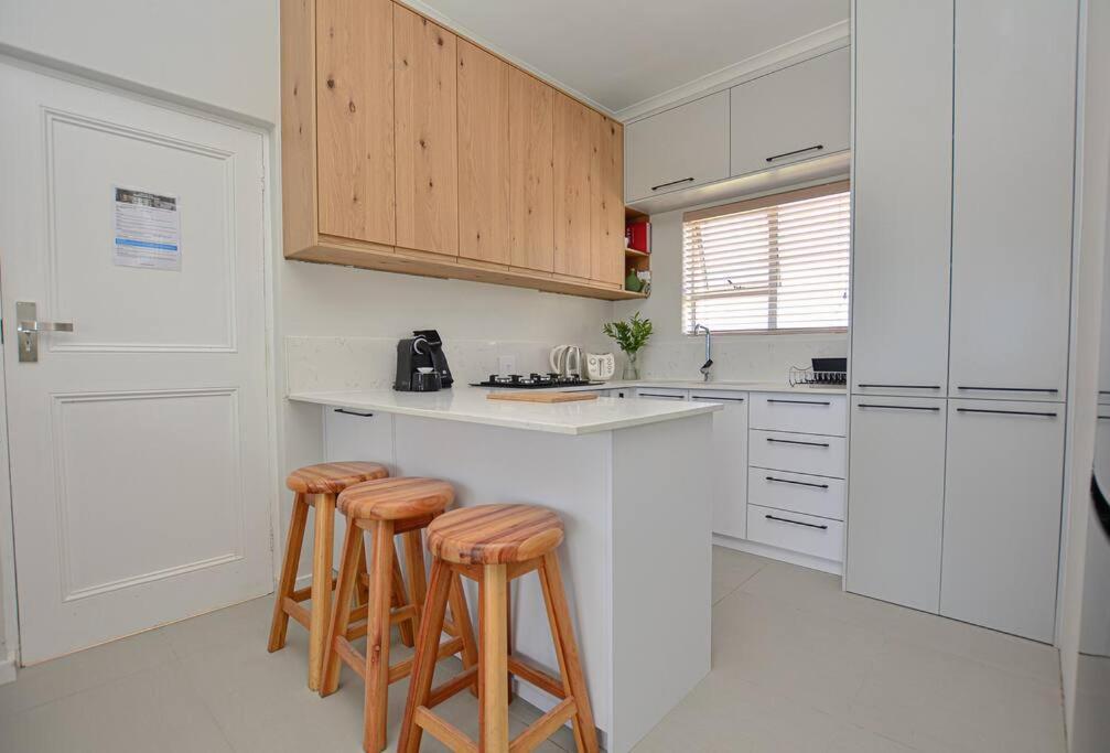 208 Beautiful Club Apartment!