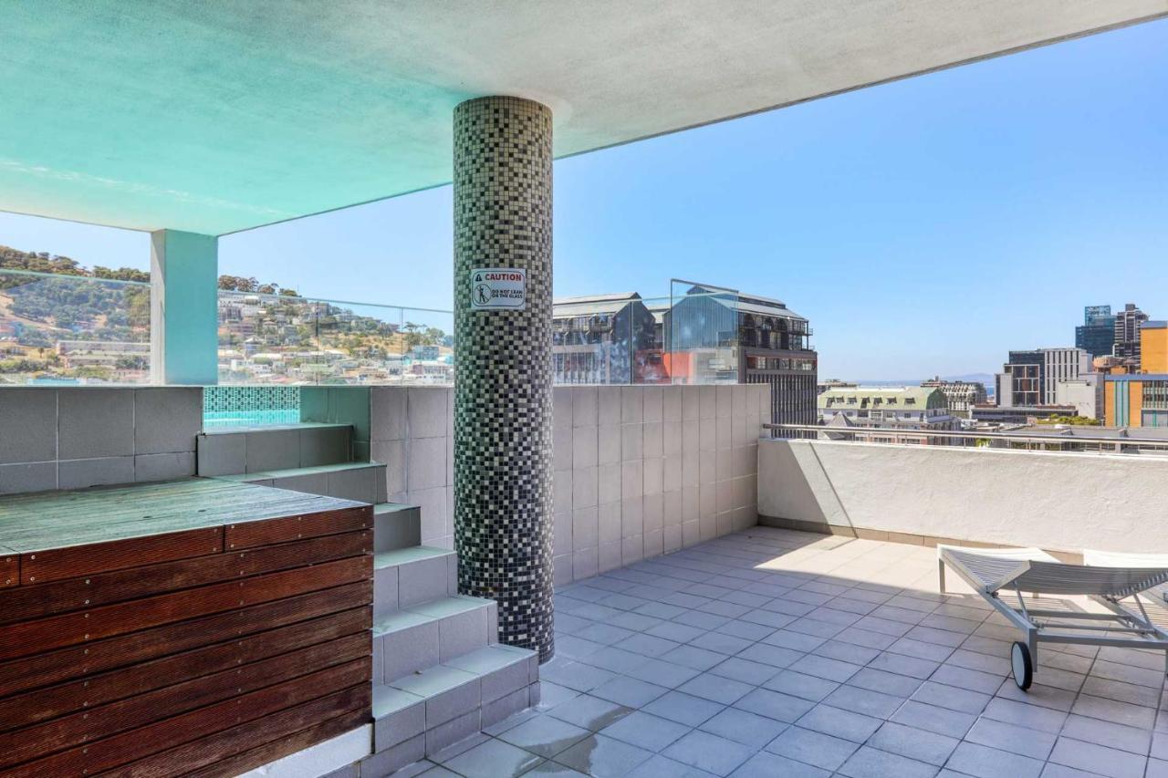 Backup-powered Elegant Mountain View Cape Town