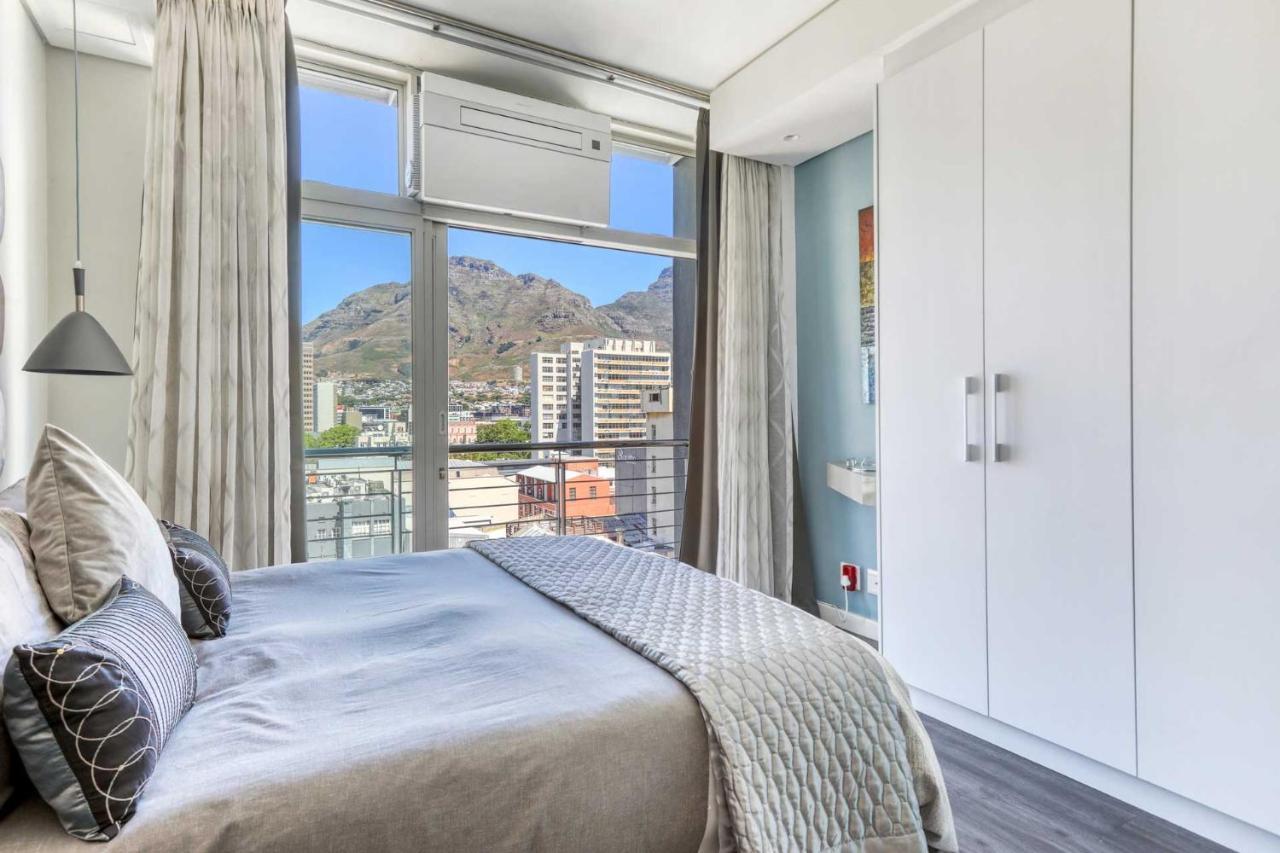 Backup-powered Elegant Mountain View * Cape Town