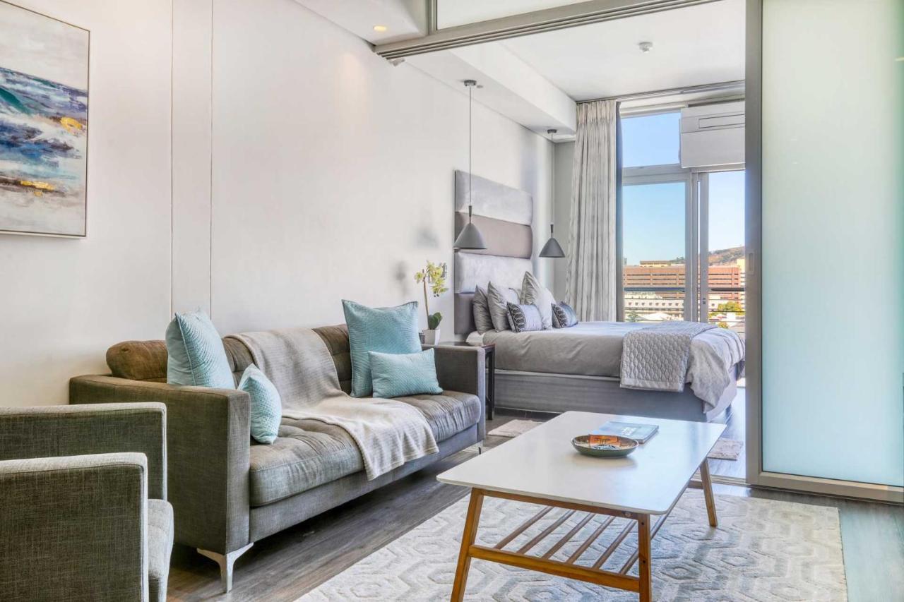 Backup-powered Elegant Mountain View Apartment