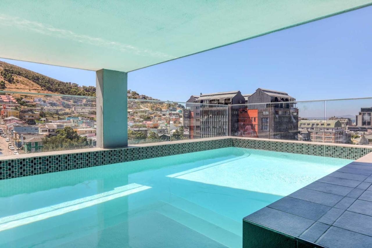 Backup-powered Elegant Mountain View Cape Town