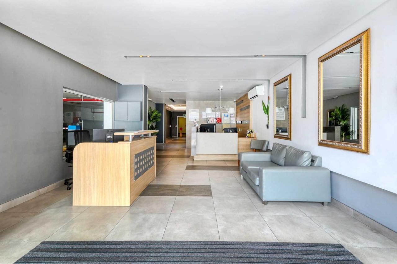 Backup-powered Elegant Mountain View Cape Town