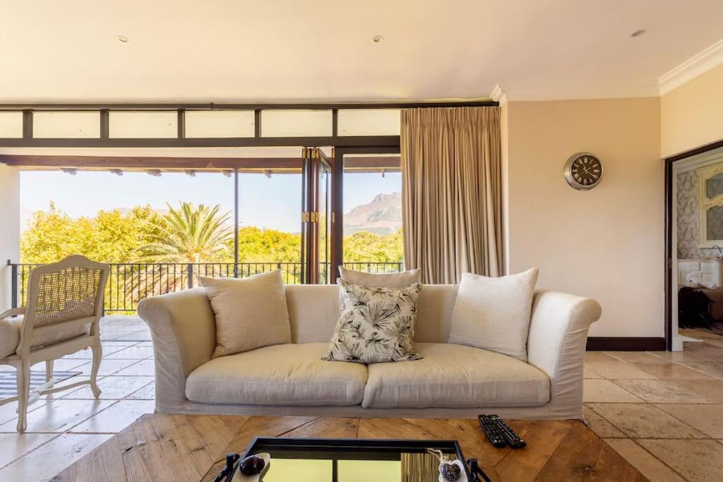 Alphen Drive Apartments Apartment