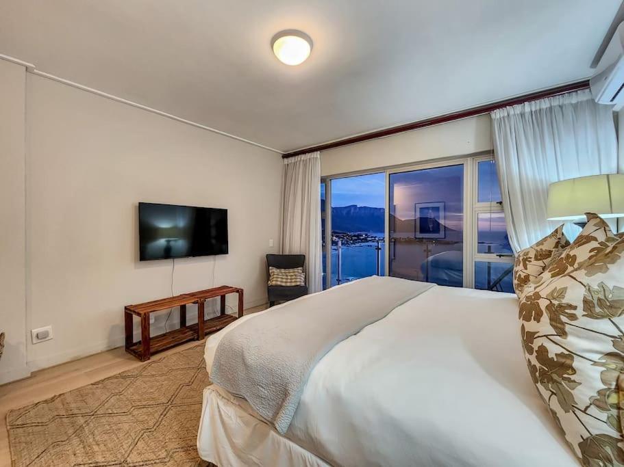 Cozy And Stylish With Exceptional Views! *