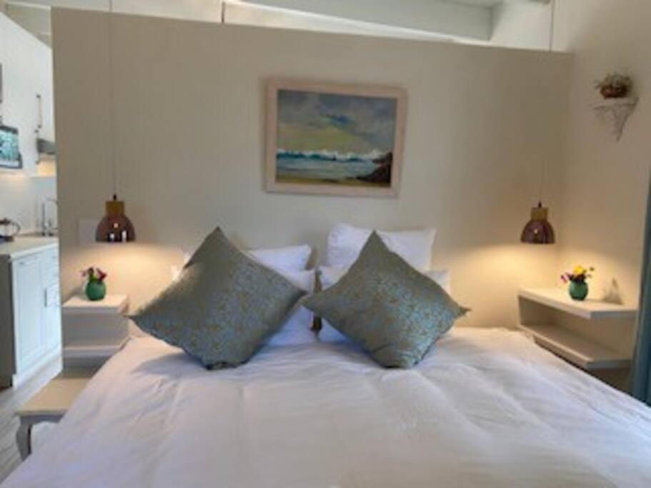 Gorgeous, Private In Prestigious Newlands.