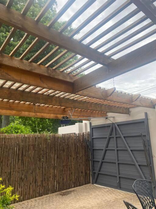 Apartment Gorgeous, Private In Prestigious Newlands.