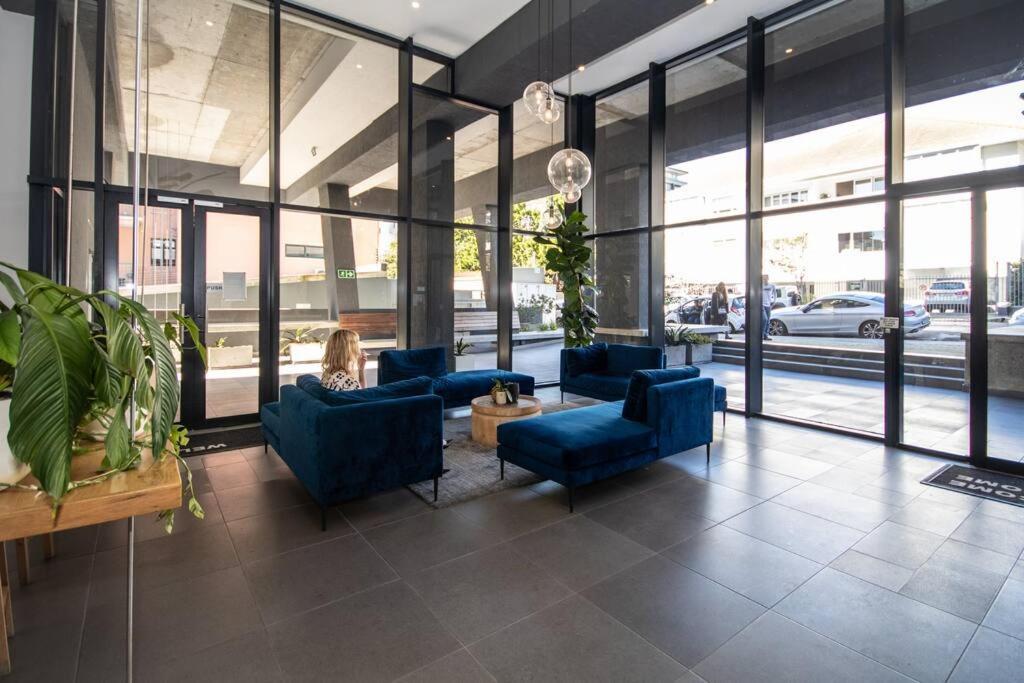 Newly Built 2-bedroom In Ten-on-q Apartment *