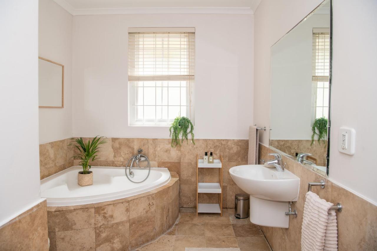 Camps Bay Guest With Private Pool Holiday home *