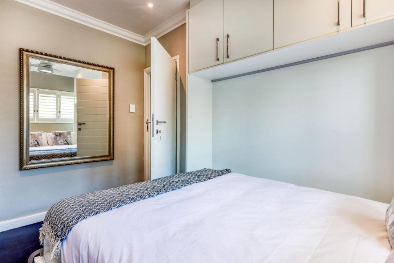 Apartment Backup-powered Elegant Promenade Retreat