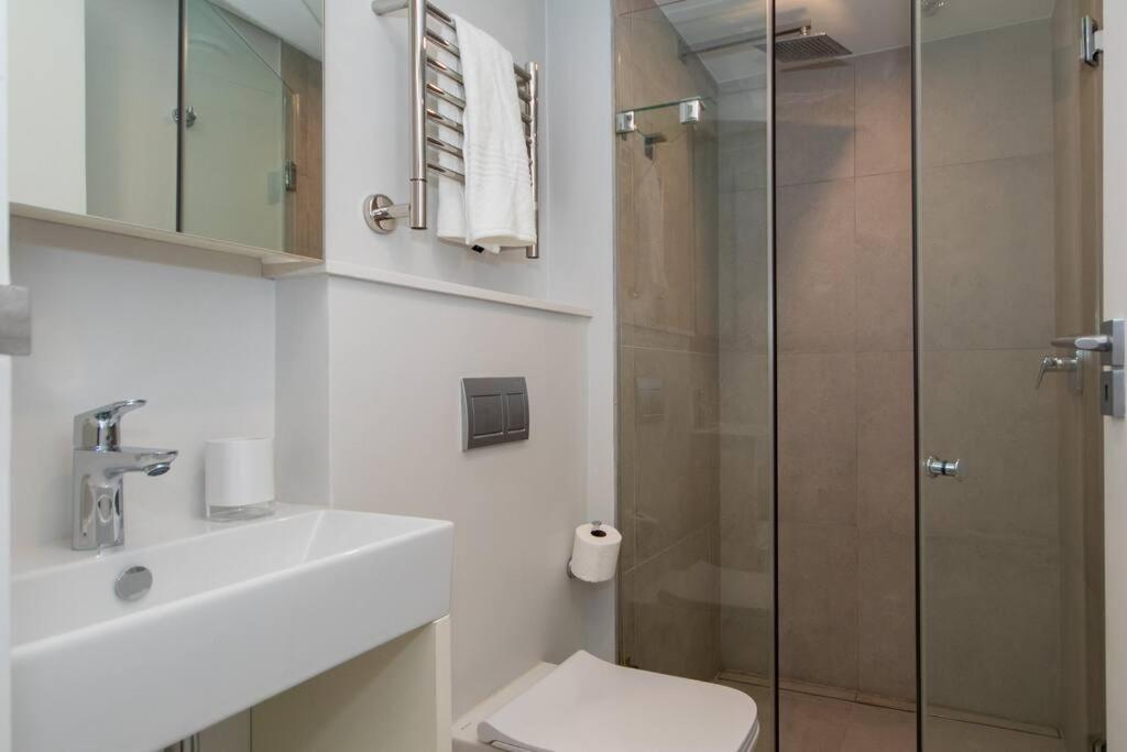Newly Built 2-bedroom In Ten-on-q Cape Town