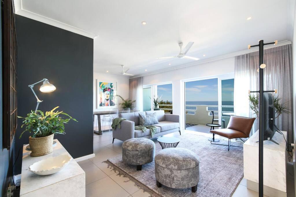 Number 5104 - Contemporary Clifton
