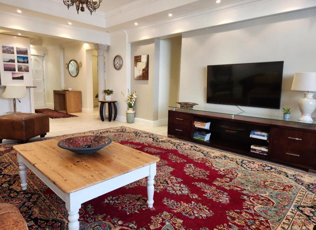 Centrally Vacation In Road Apartment *