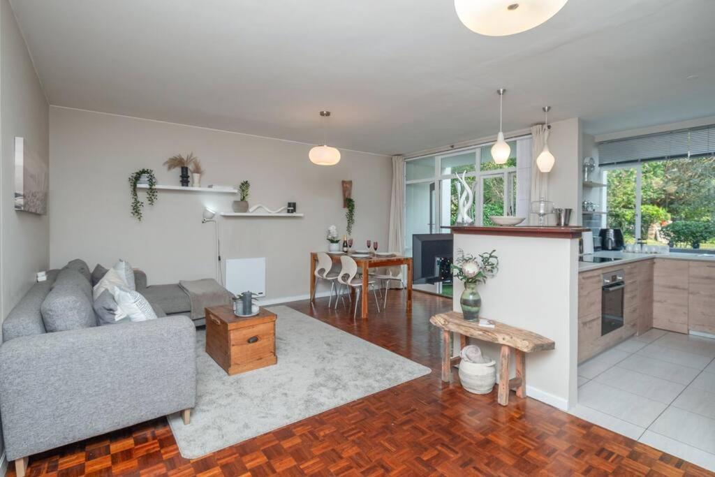 2 Bedroom Opposite Company Gardens
