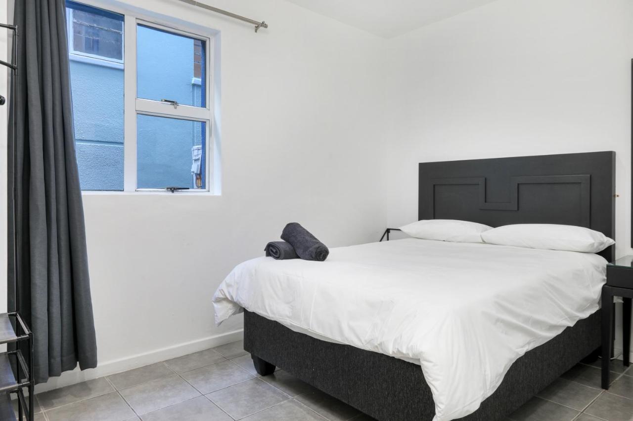 Hotel & Out Express Sea Point *