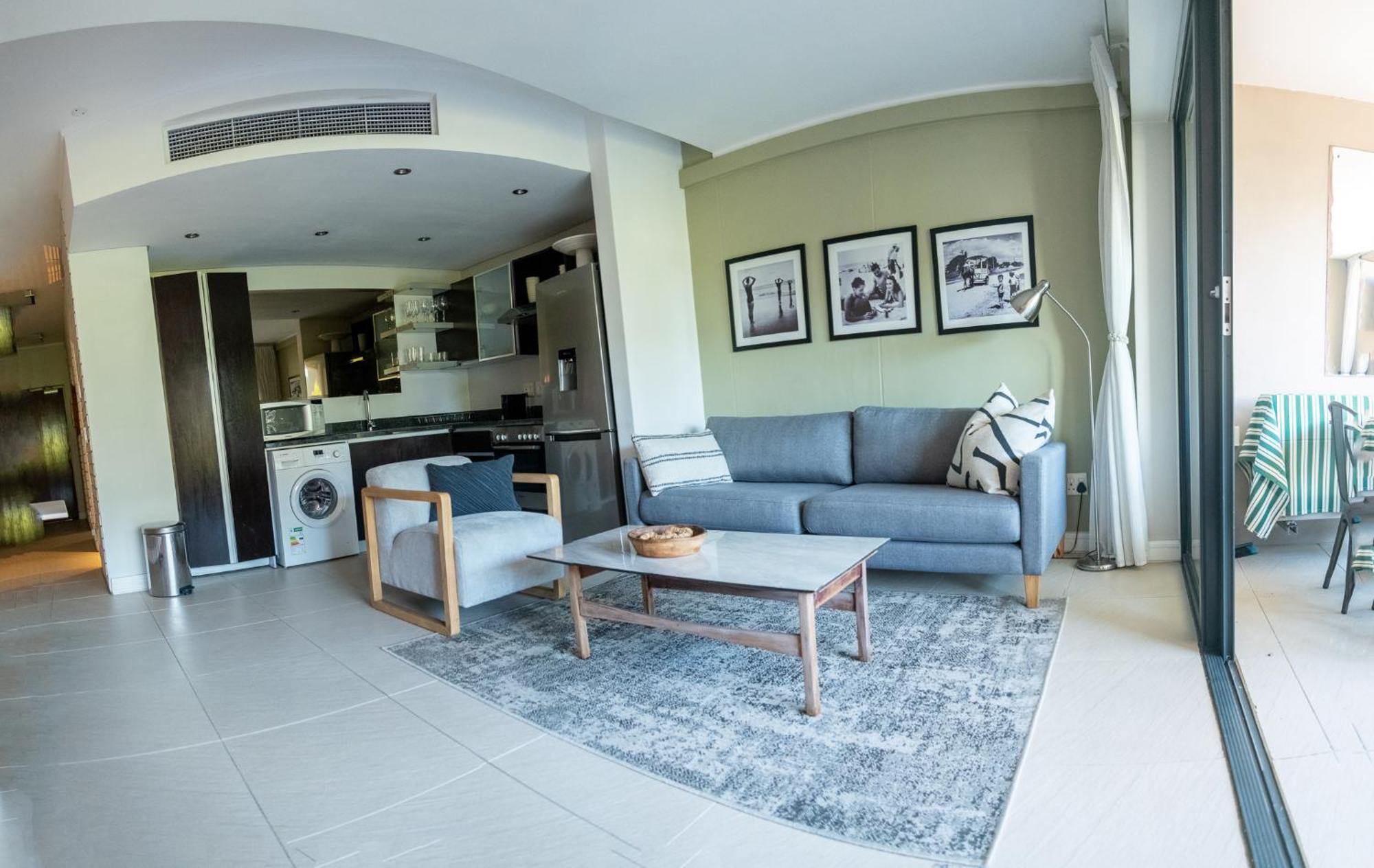 Apartment Stylish With Large, Covered Balcony In De Waterkant *