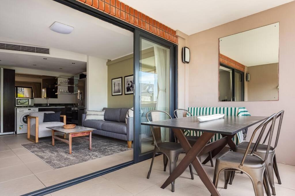 Apartment Stylish With Large, Covered Balcony In De Waterkant