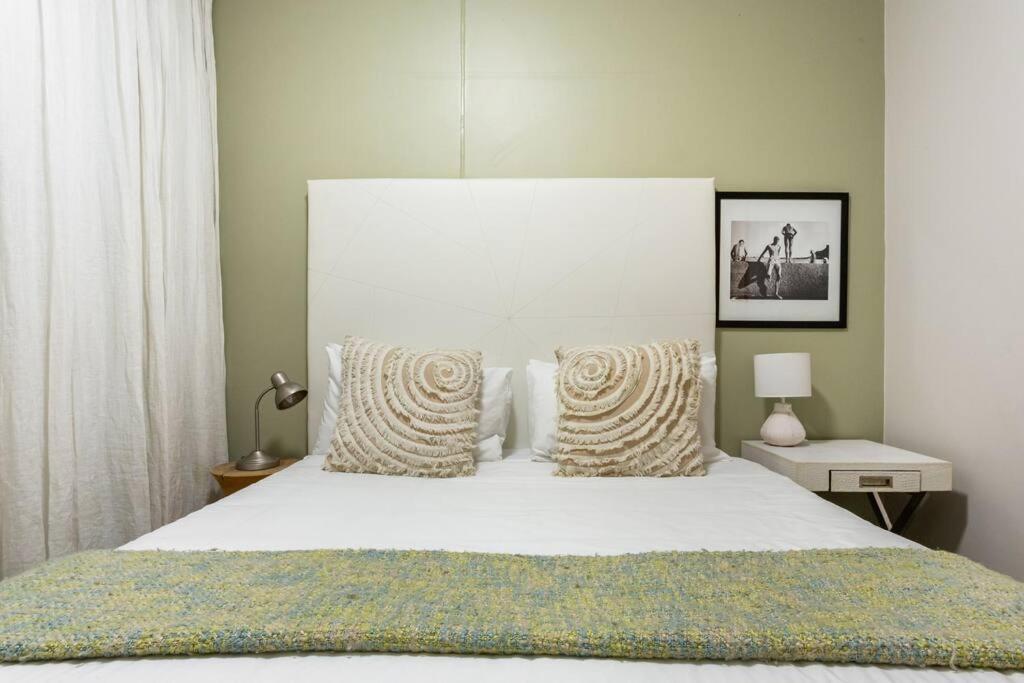 Apartment Stylish With Large, Covered Balcony In De Waterkant Cape Town