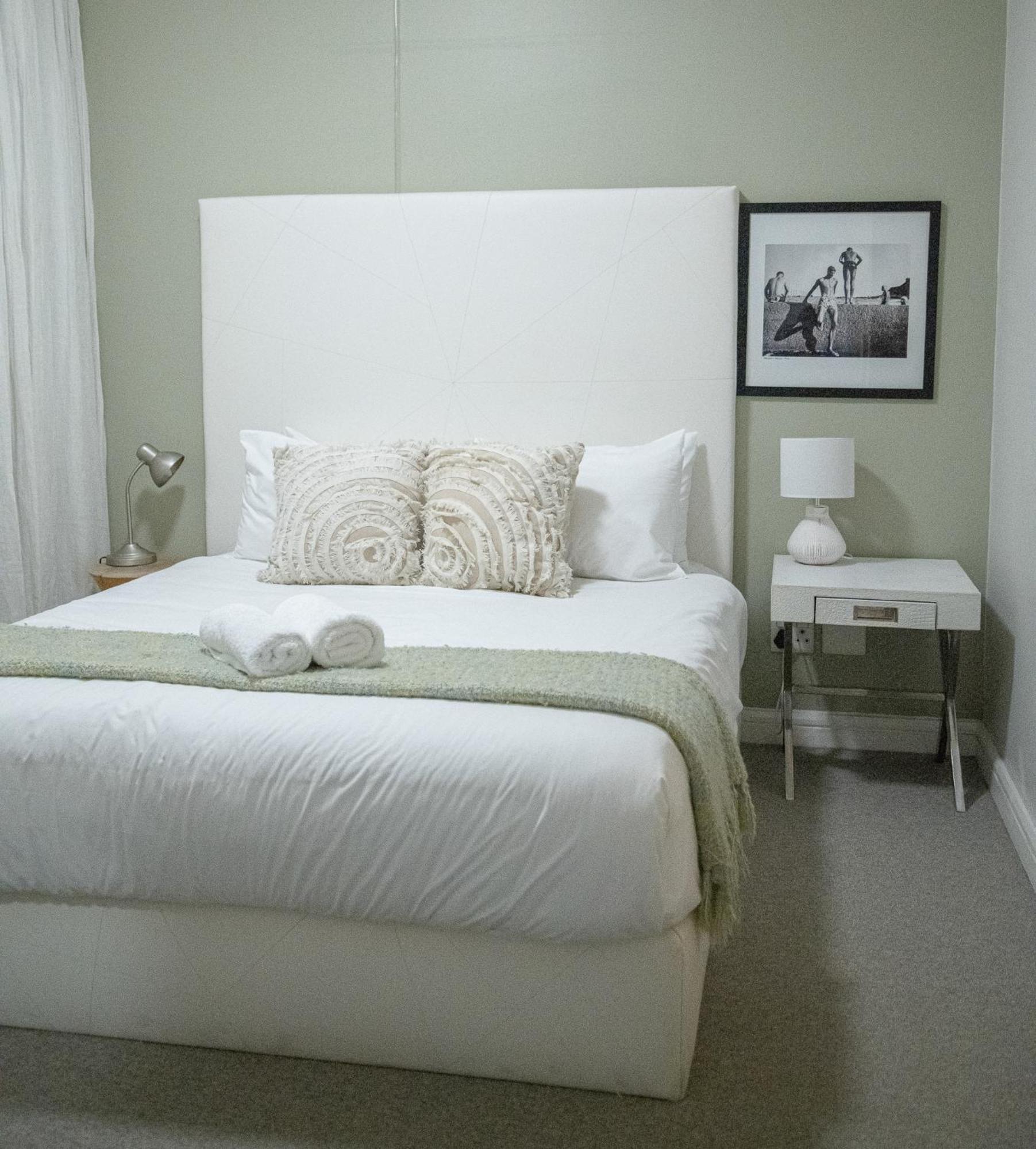 Stylish With Large, Covered Balcony In De Waterkant * Cape Town