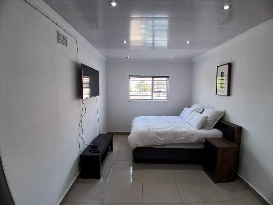 Apartment One Bedroom Apartment. Cape Town
