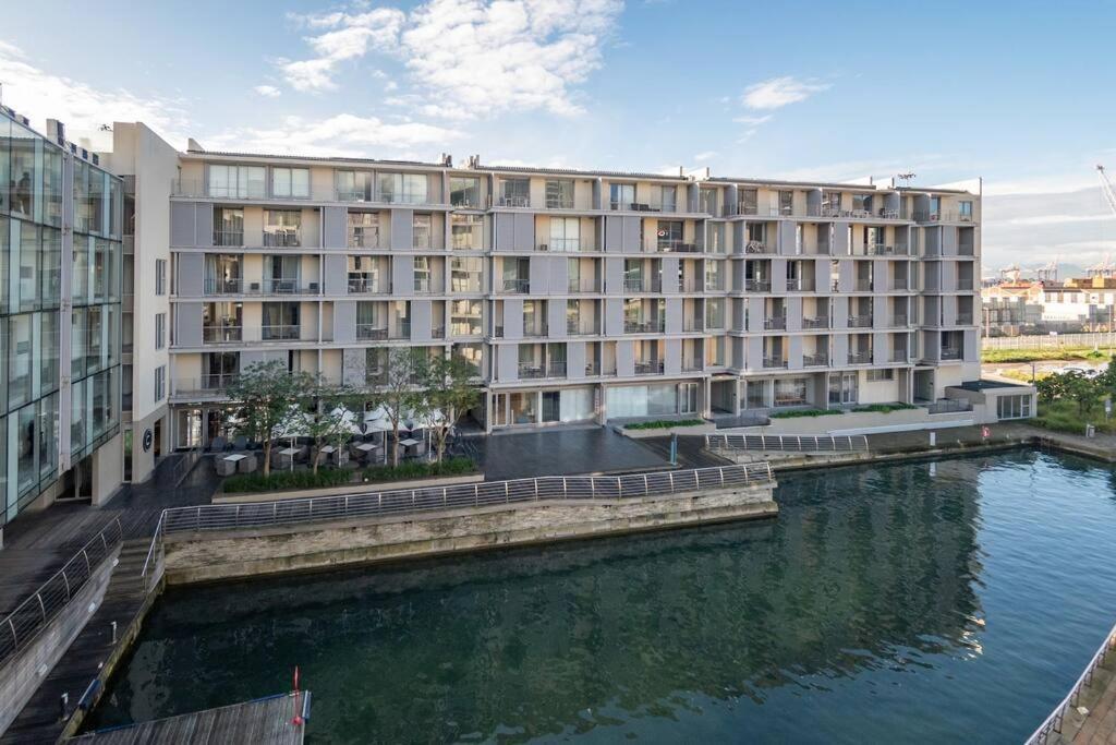 Apartment Waterfront Canal Stunning