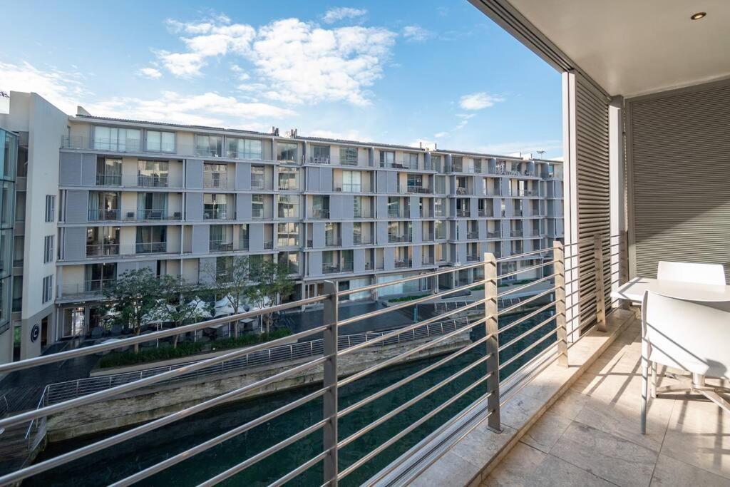 Waterfront Canal Stunning * Cape Town