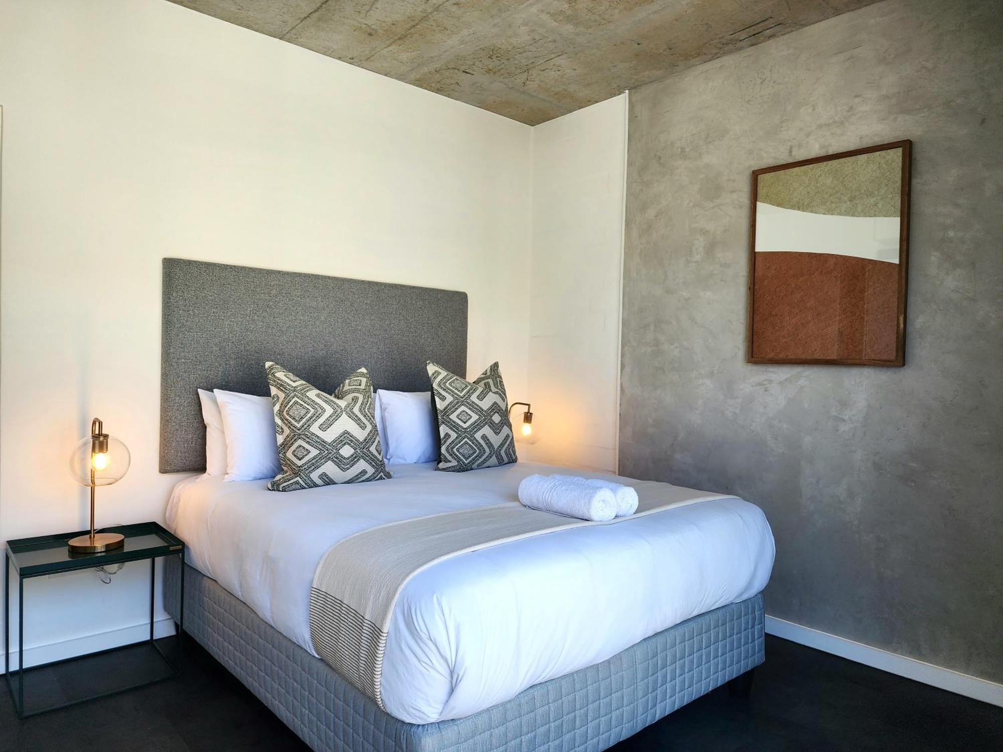 Apartment One26 On M *