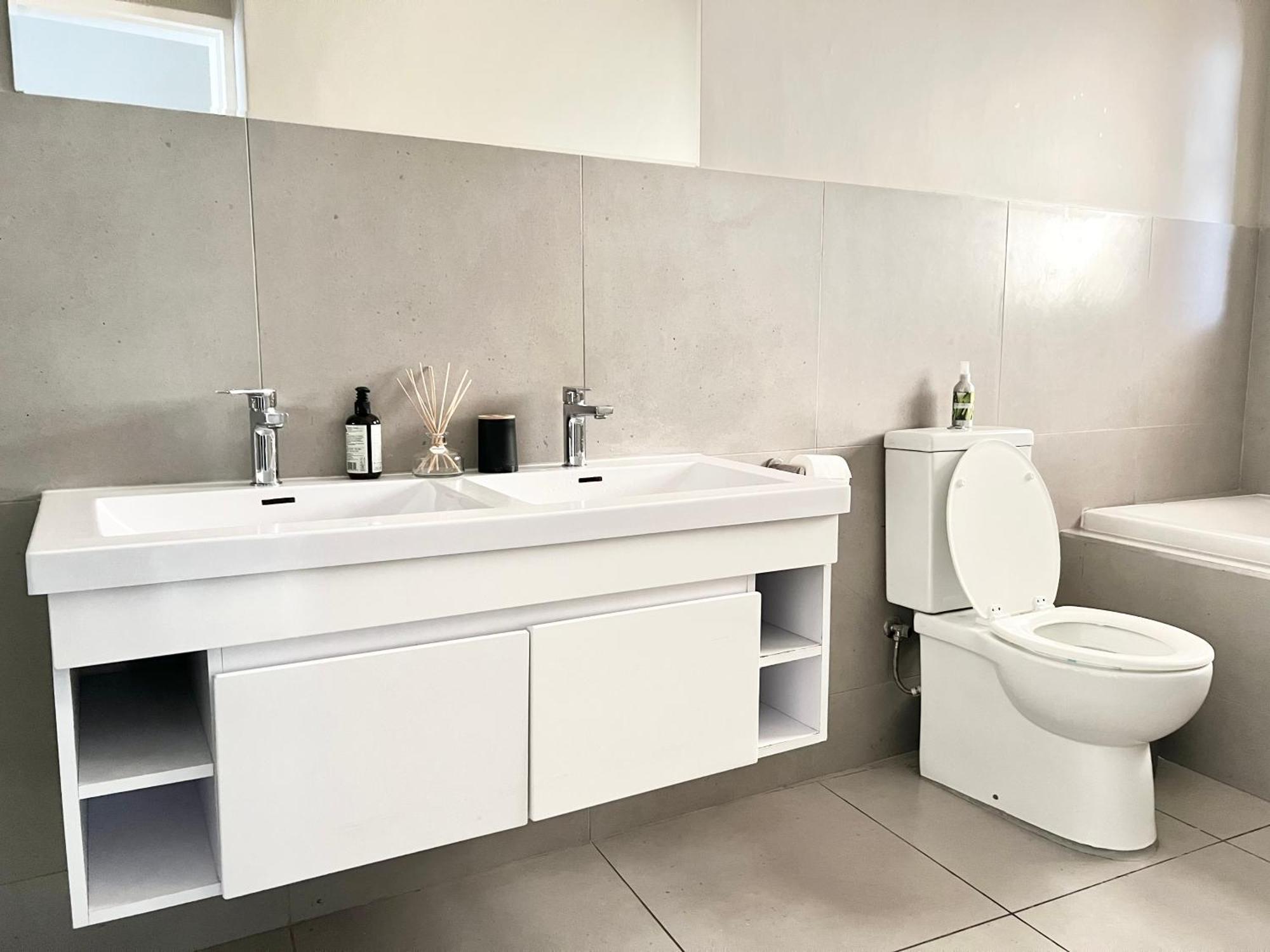 Spacious Modern 1 Bedroom Near Canal Walk * Cidade Do Cabo