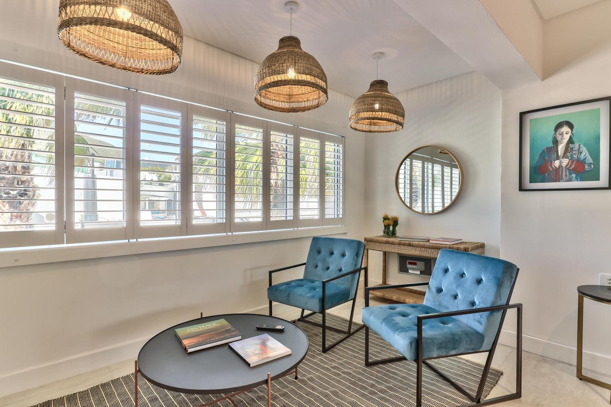 Apartment In Camps Bay - 40m From Cape Town