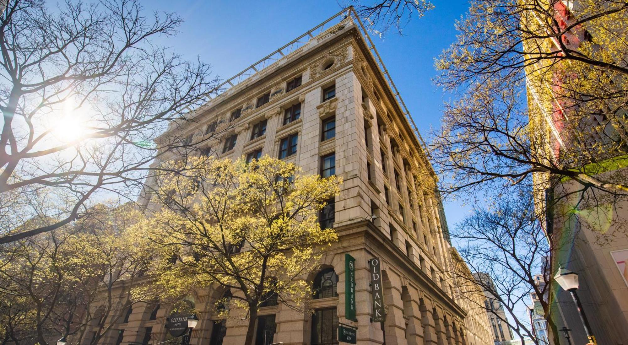 Old Bank - Lion Roars &