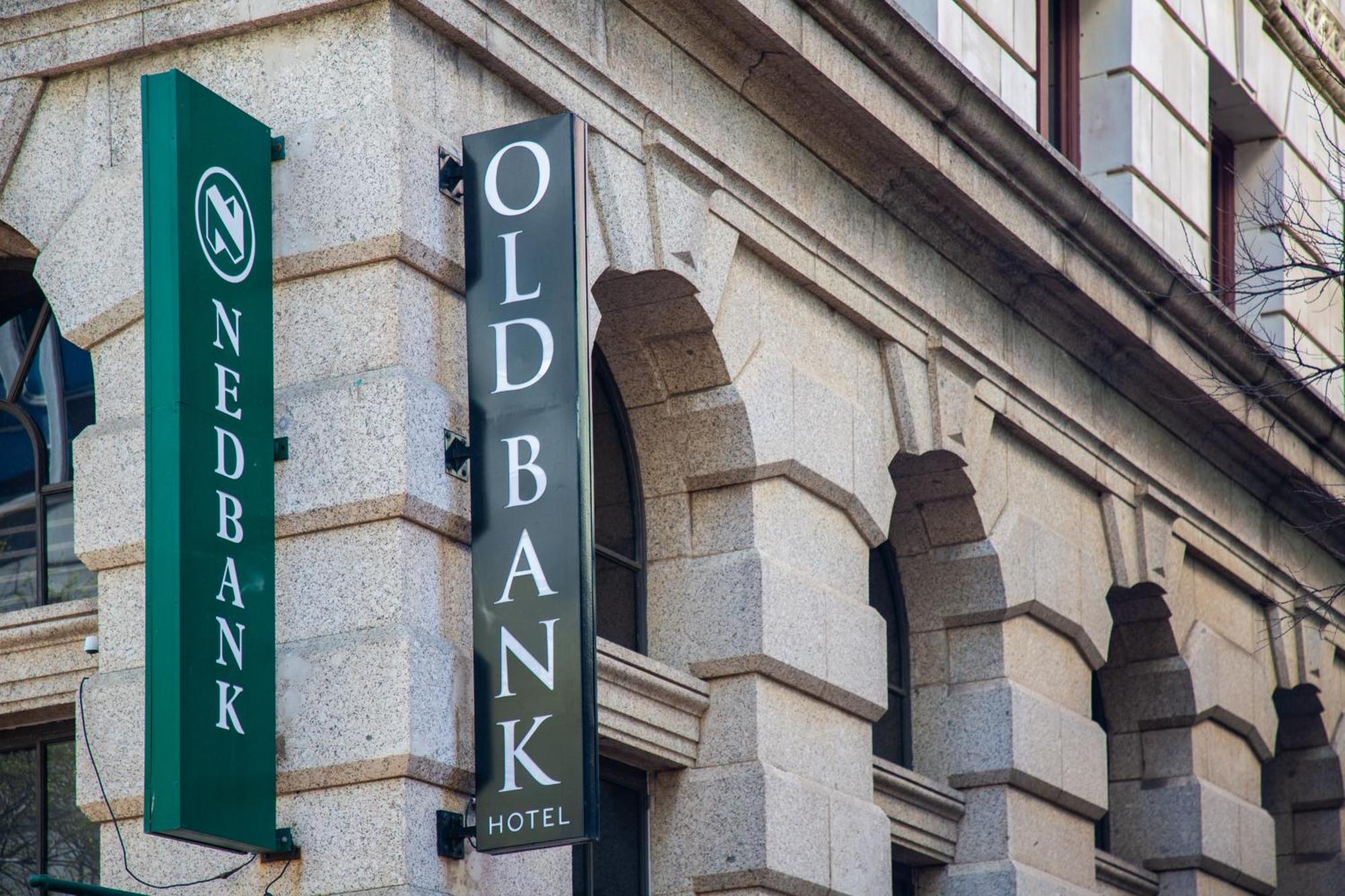 Old Bank - Lion Roars & Hotel 4*