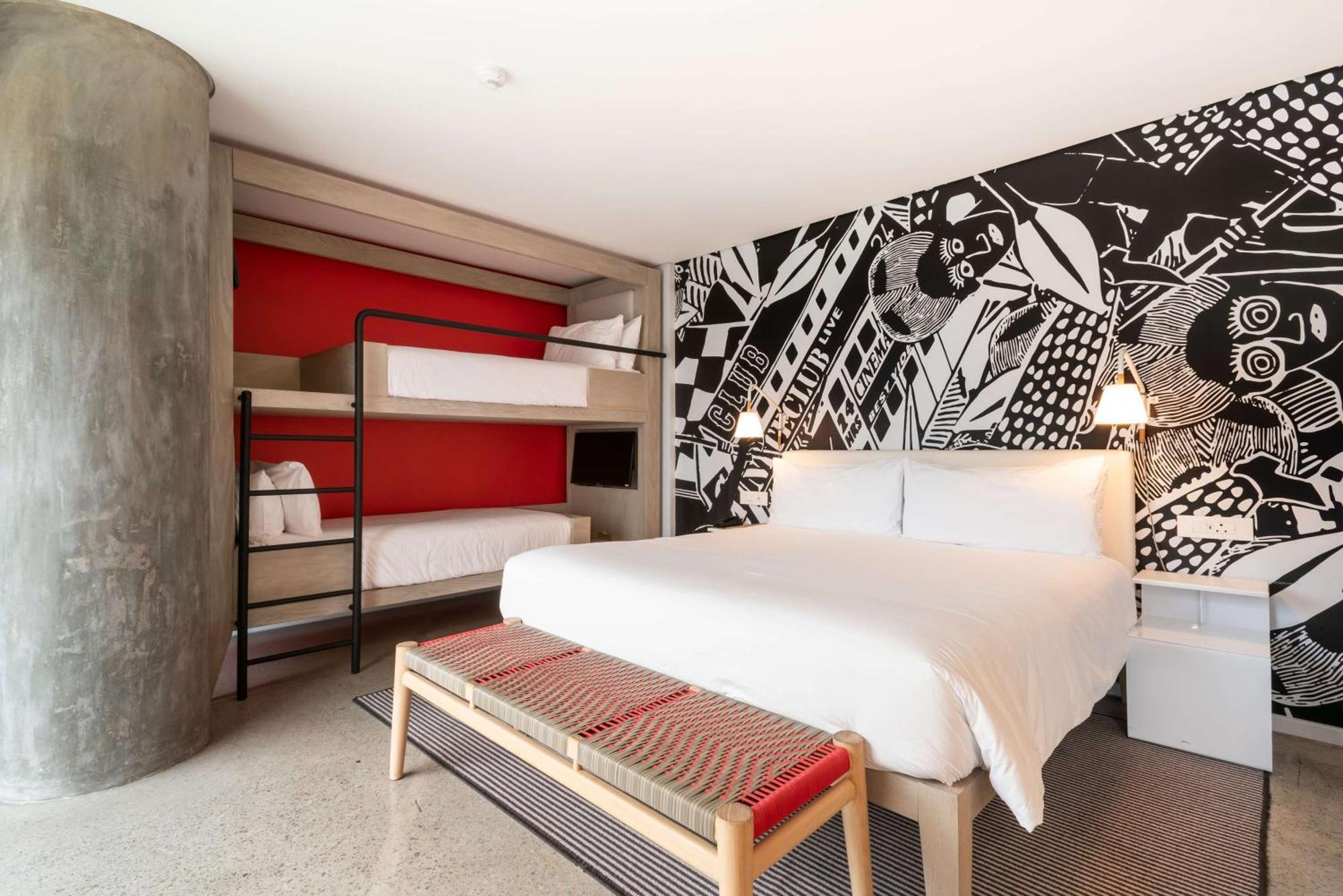 Radisson Red V&a Waterfront Hotel 3*