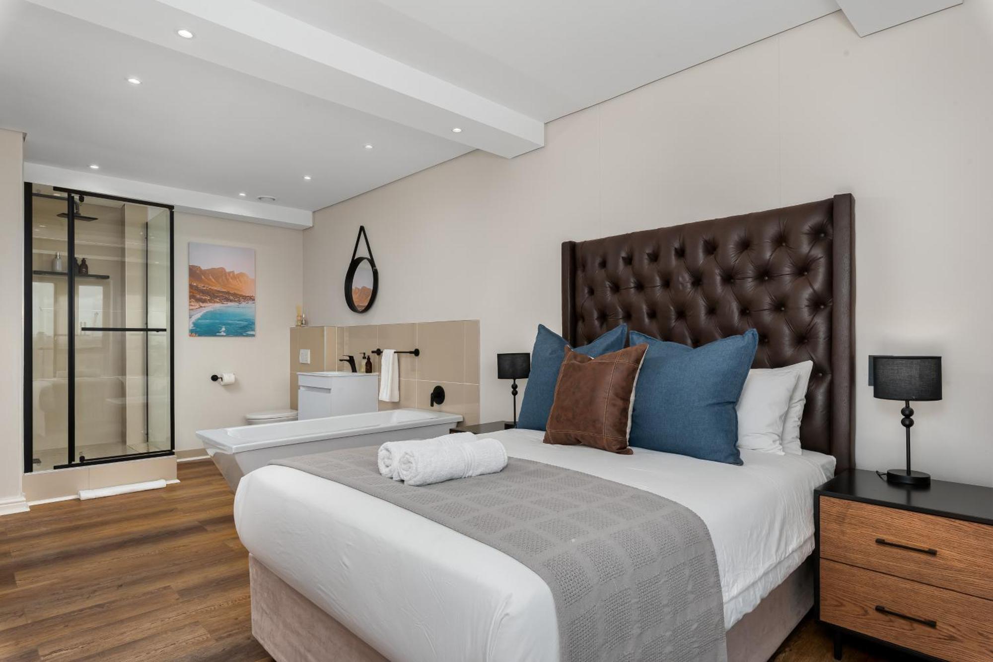 Harbour Edge Apartments *