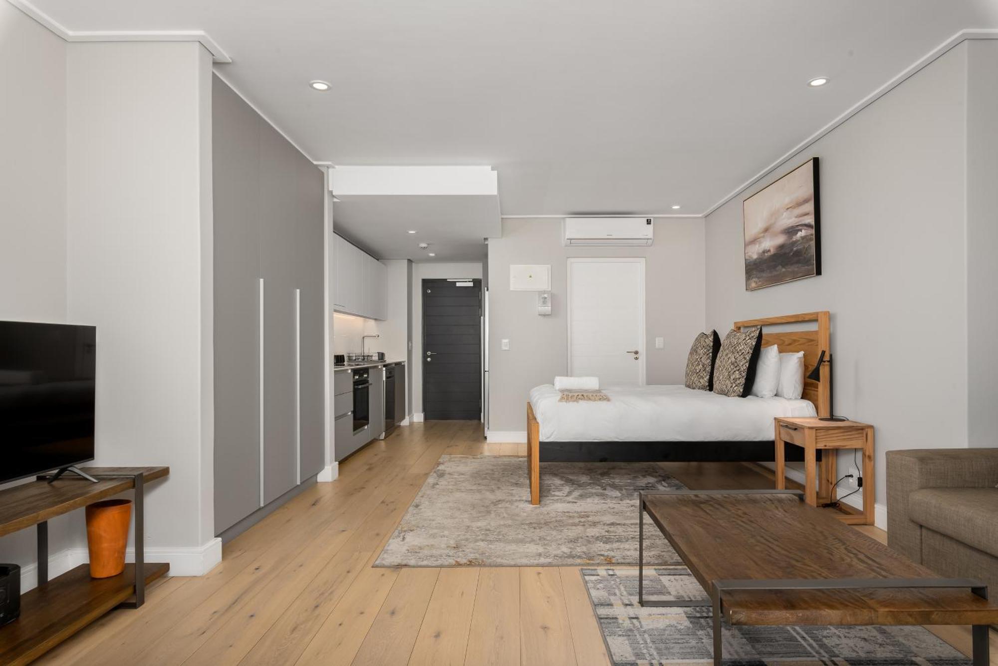 7 On Bantry * Cape Town