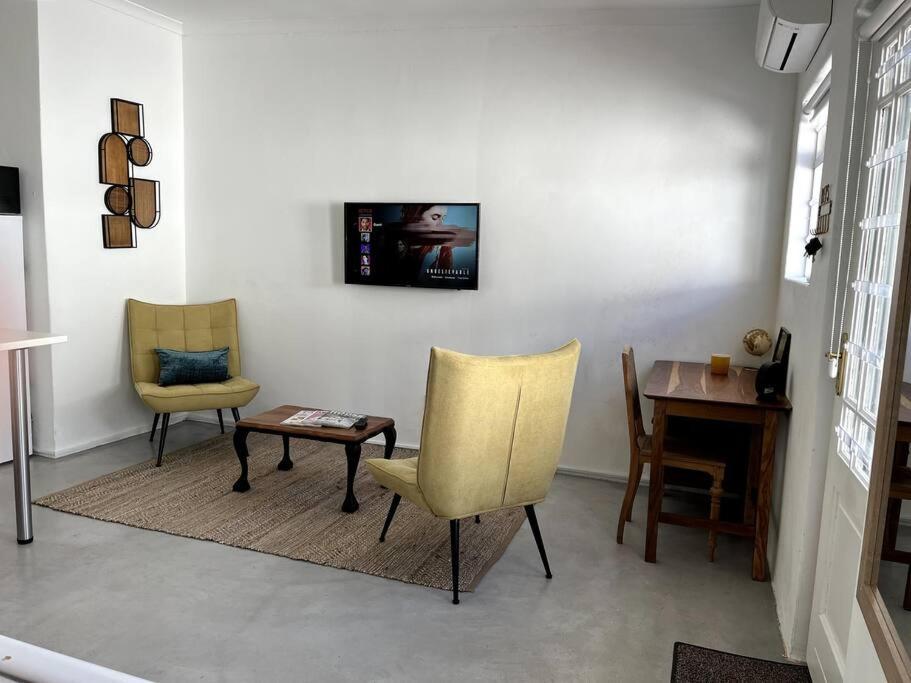Cosy Harcourt Holiday home Cape Town