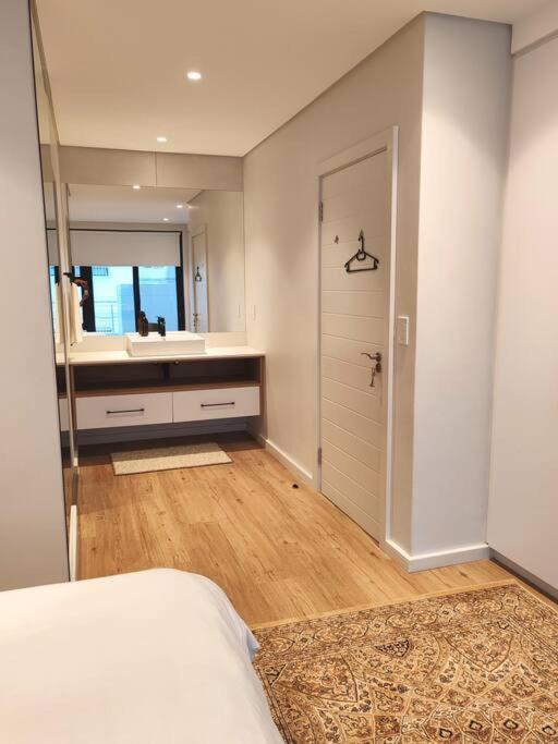 _n_hear_ The Ocean Apartment
