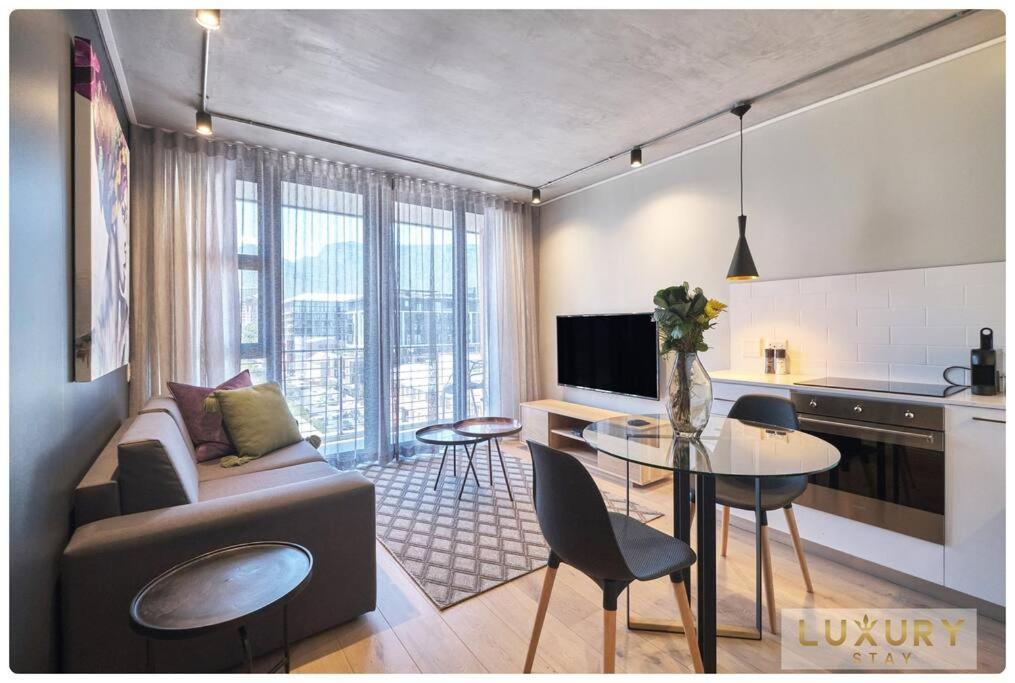 Chic 1Br Walk To V&A Loadshedding-Free *