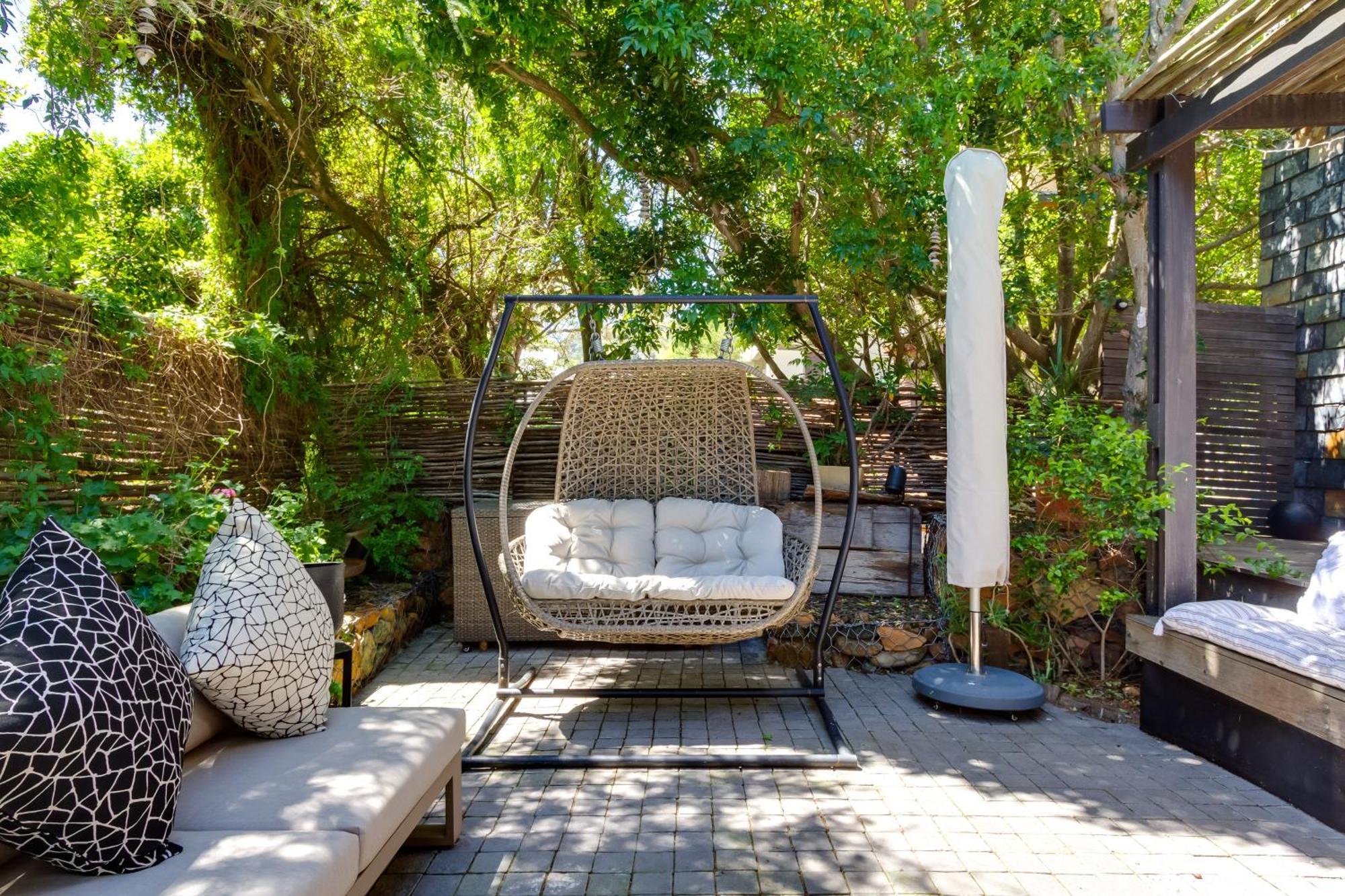 Sweet Greta - Garden With Solar Power *