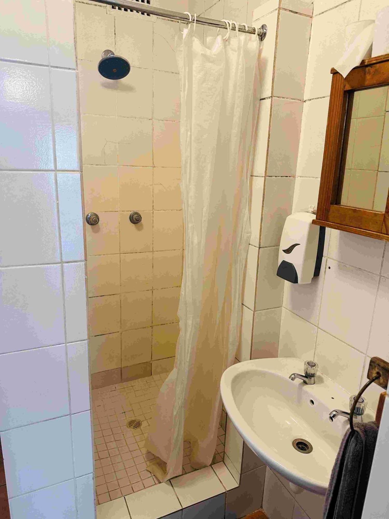 Elephant Backpackers Hostel *