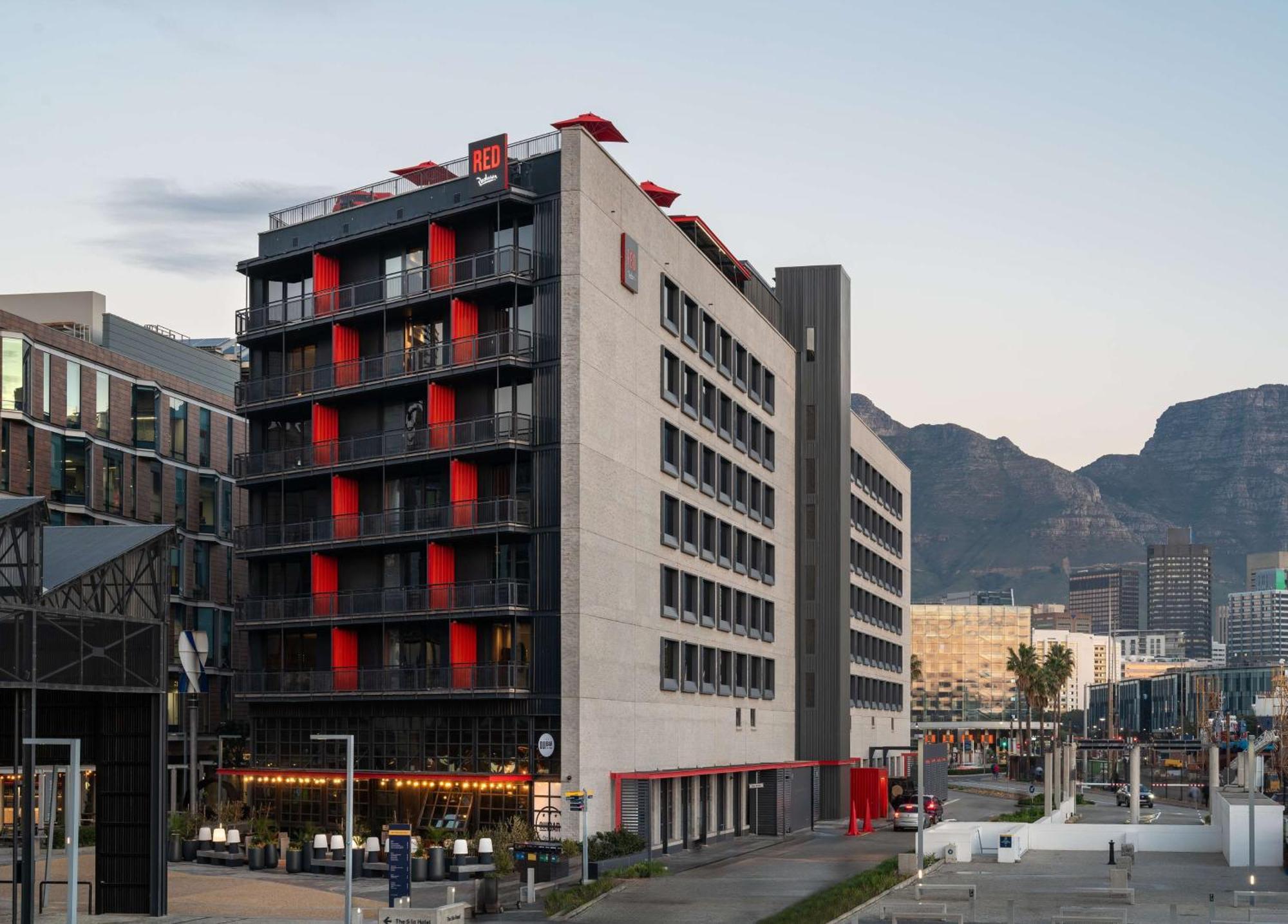 Radisson Red V&a Waterfront