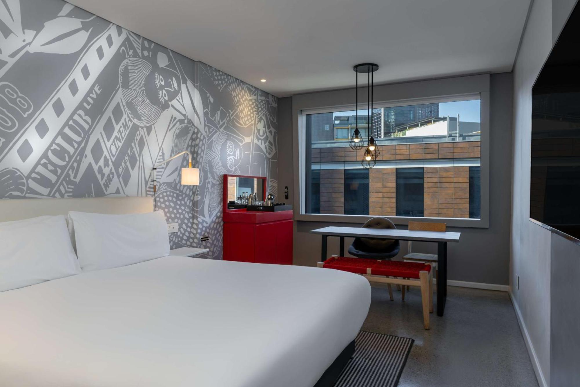 Radisson Red V&a Waterfront Hotel 3*