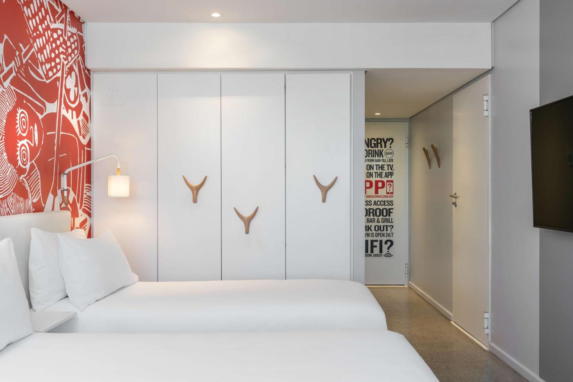 Radisson Red V&a Waterfront 3*
