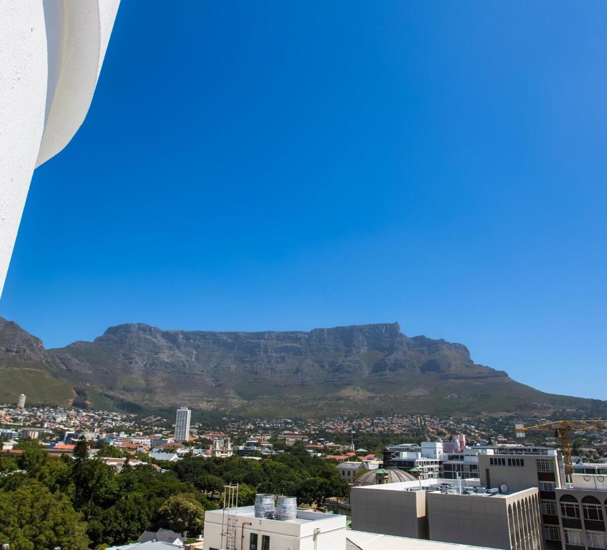 Stylish, Modern, Walk To Restaurants And Cbd Apartment Cape Town