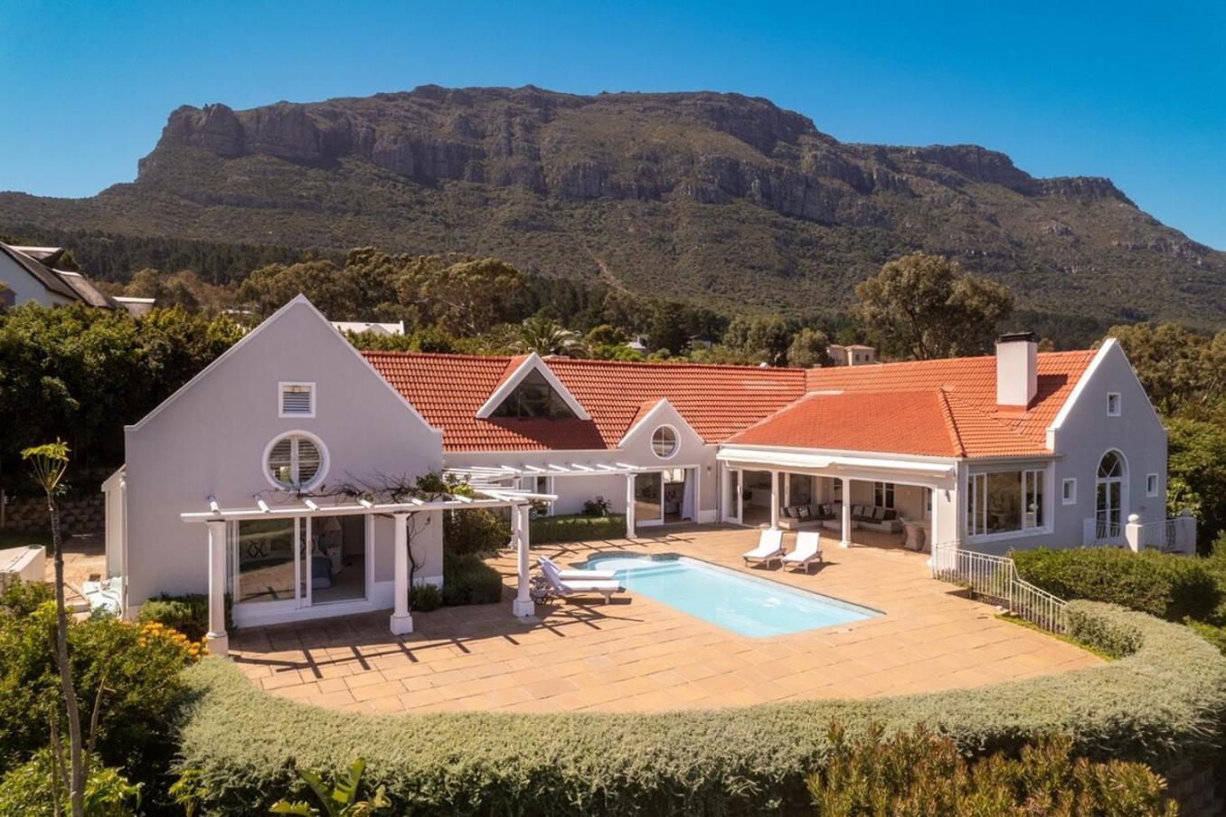 Sublime Five Bed In Glorious Setting Holiday home Cape Town
