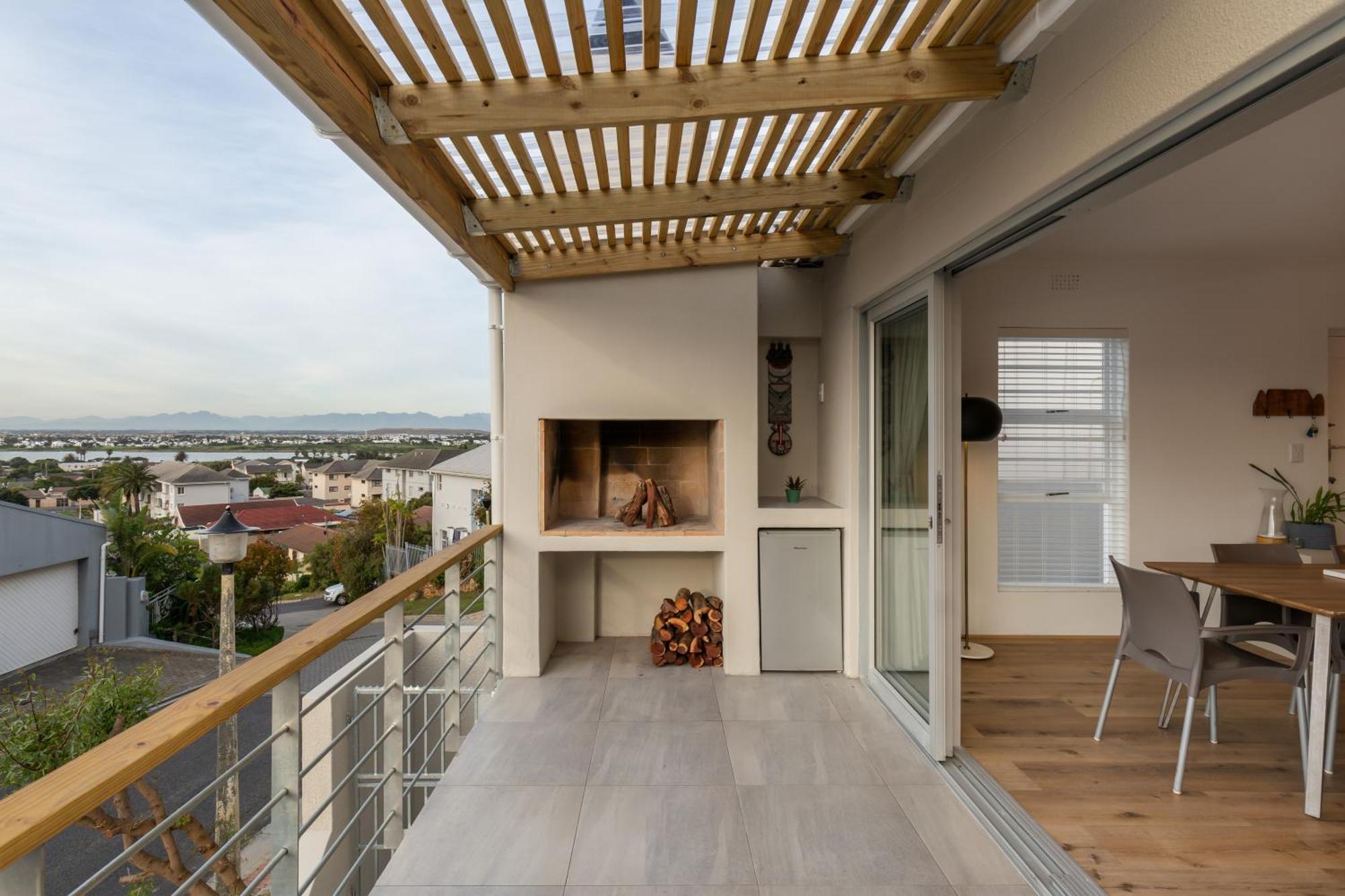 Lakeside Off-grid Exquisite Views Of